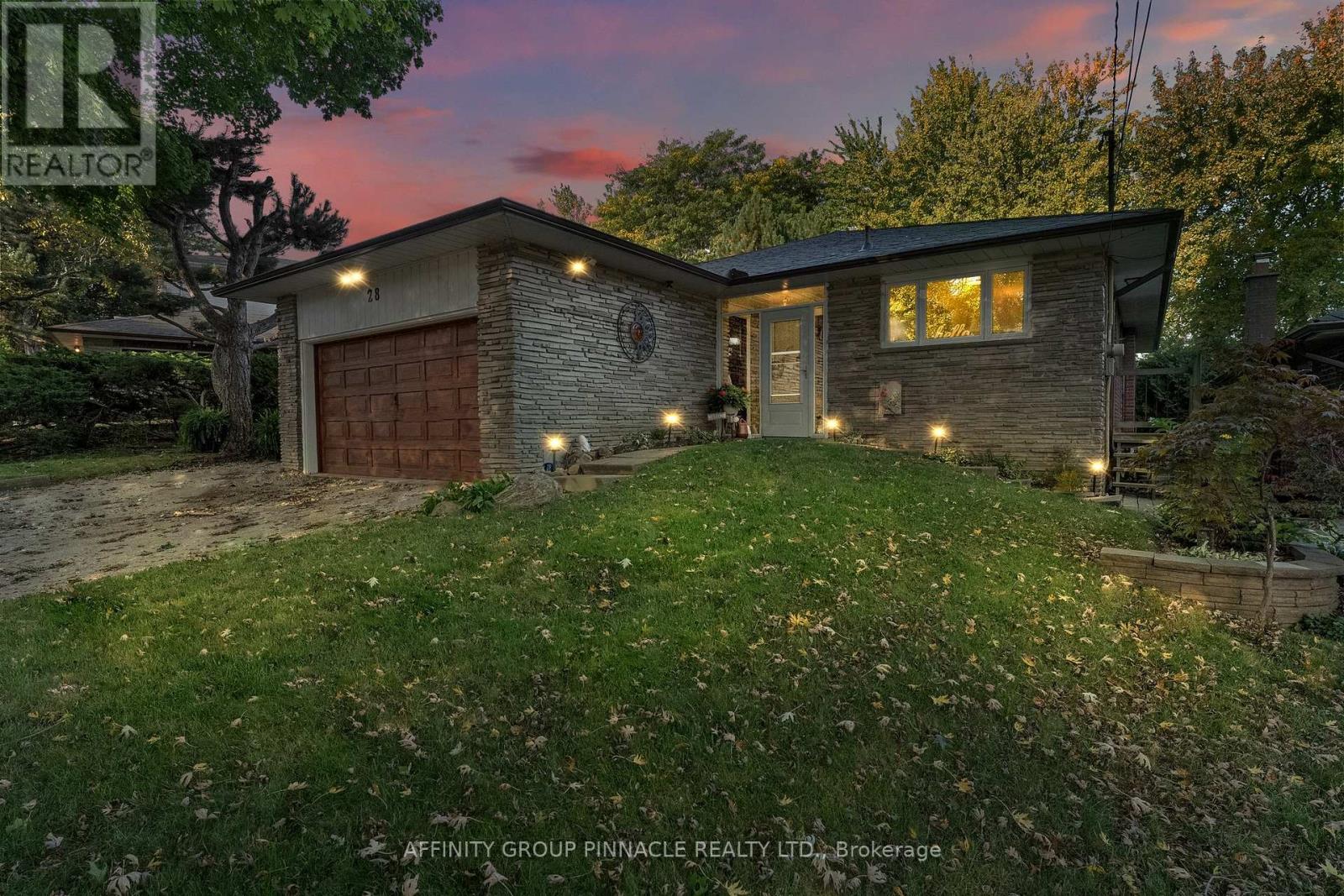 Property at 28 LANDFAIR CRESCENT image 3