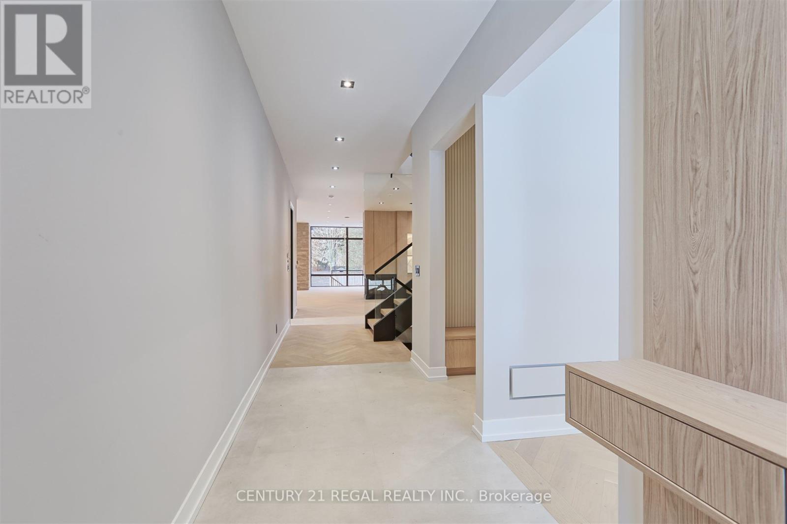 Property at 1230 LAKEBREEZE DRIVE image 4