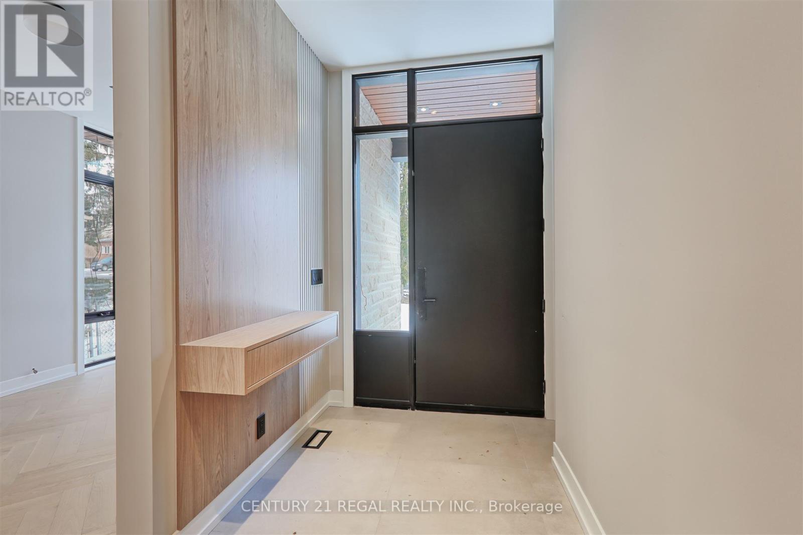 Property at 1230 LAKEBREEZE DRIVE image 3