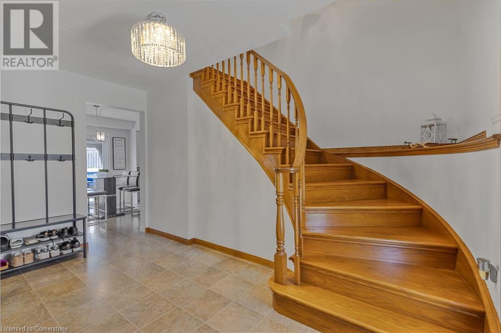 Property at 5 KINTYRE Court image 4