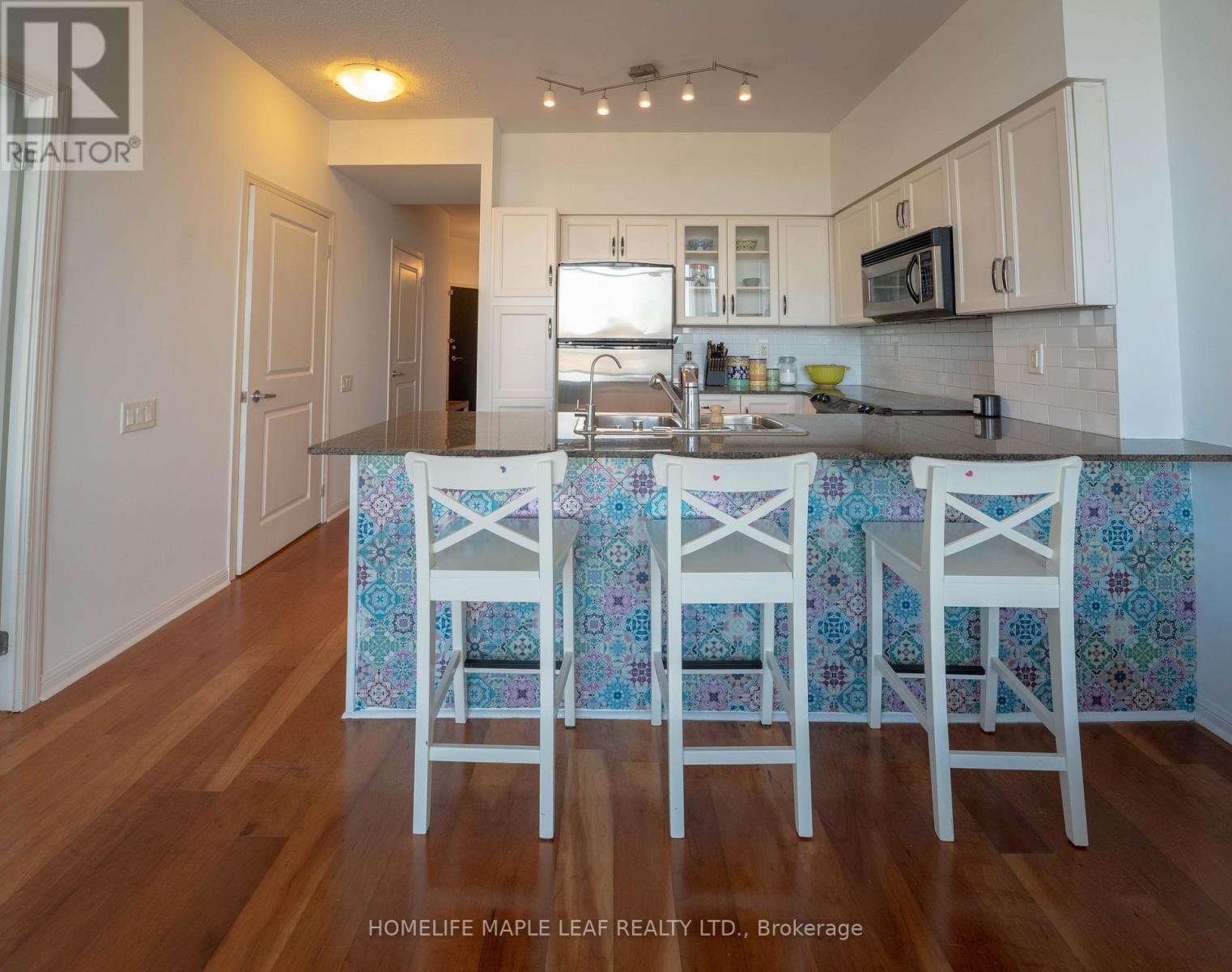 606 - 15 Windermere Avenue, Toronto (High Park-Swansea), Ontario  M6S 5A2 - Photo 3 - W12100772