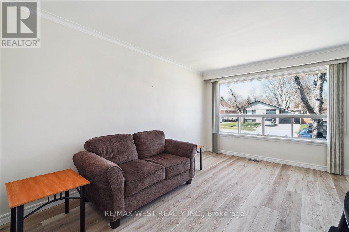 188 Thistle Down Boulevard, Toronto, Ontario  M9V 1K1 - Photo 5 - W12100815