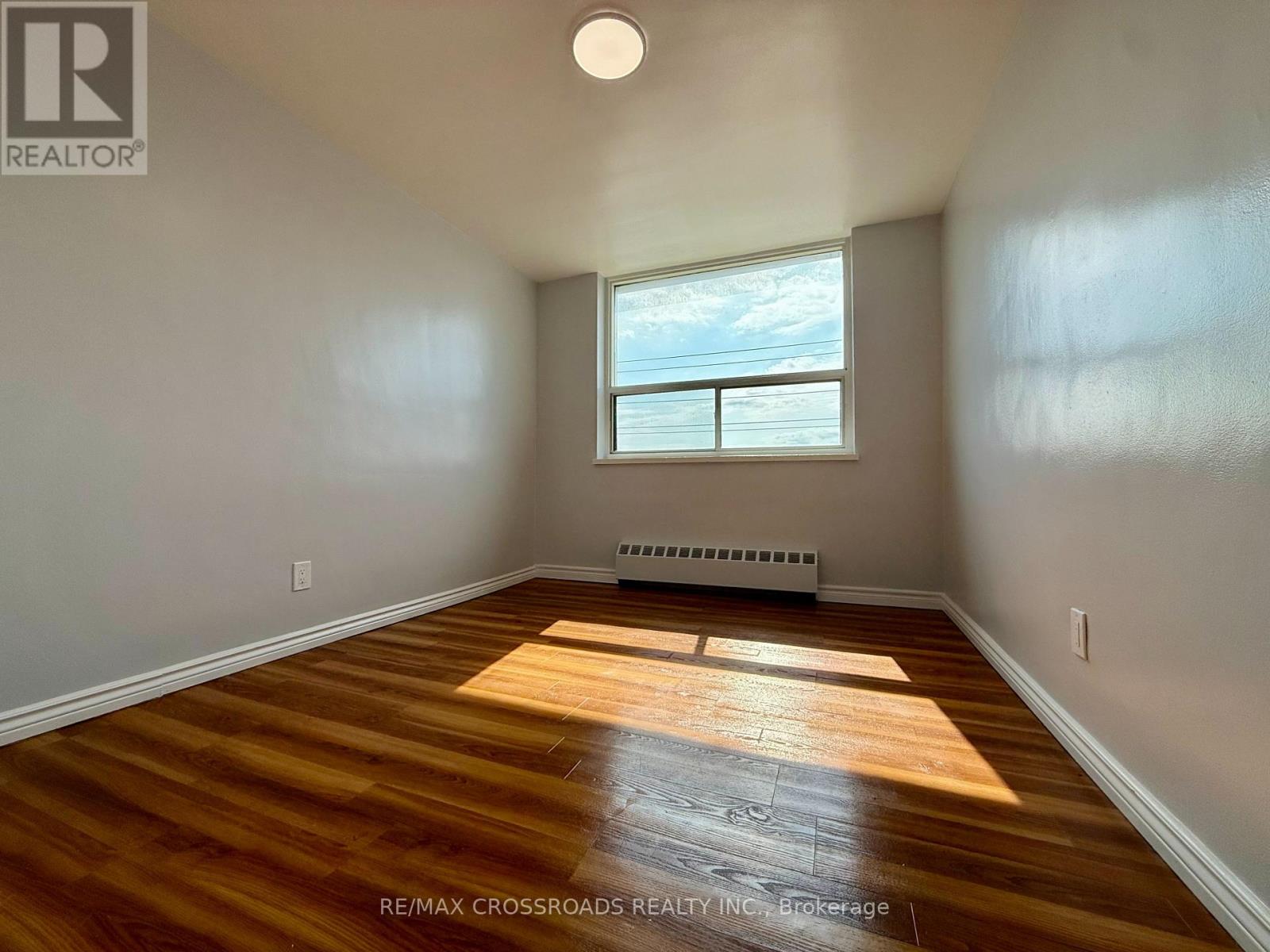 502 - 363 Lakeshore Road E, Mississauga, Ontario  L5G 1H7 - Photo 11 - W12100827