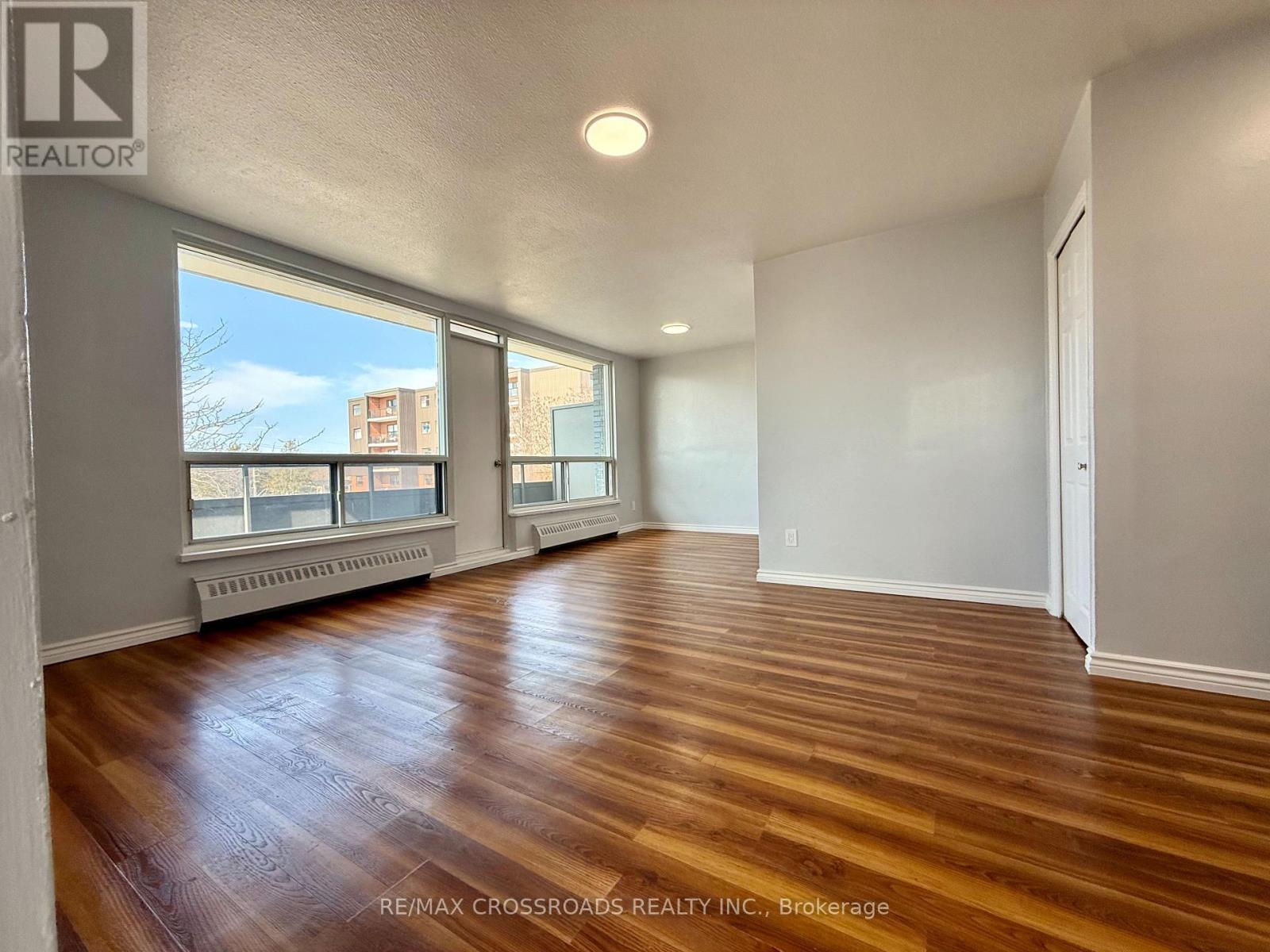 502 - 363 Lakeshore Road E, Mississauga, Ontario  L5G 1H7 - Photo 2 - W12100827