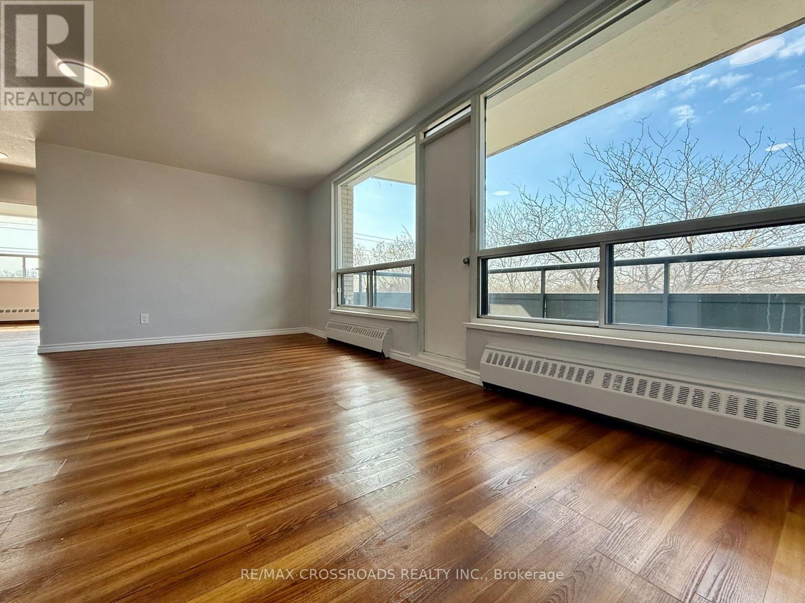 502 - 363 Lakeshore Road E, Mississauga, Ontario  L5G 1H7 - Photo 3 - W12100827