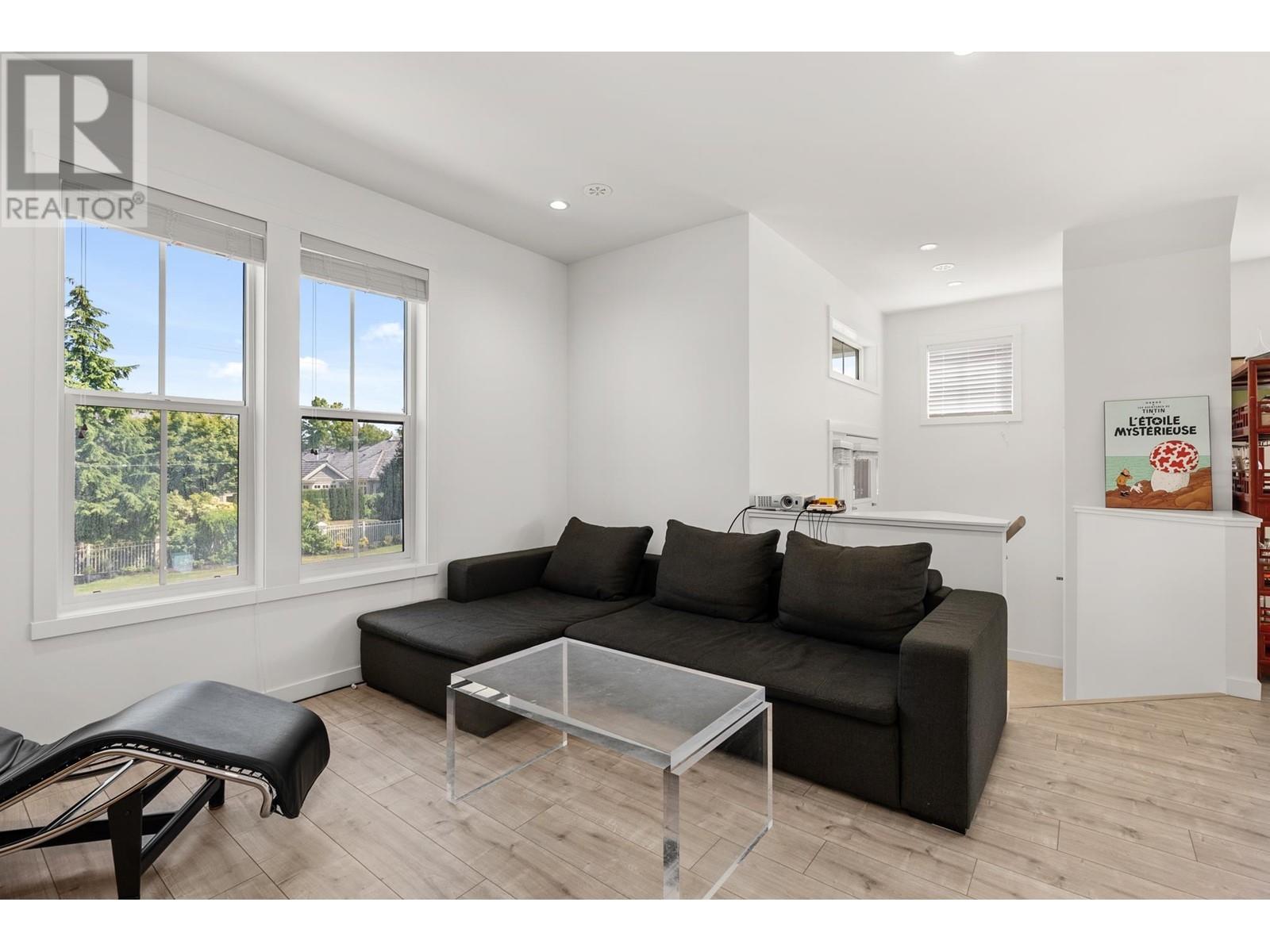 Property at 19 6429 MARKET AVENUE image 5