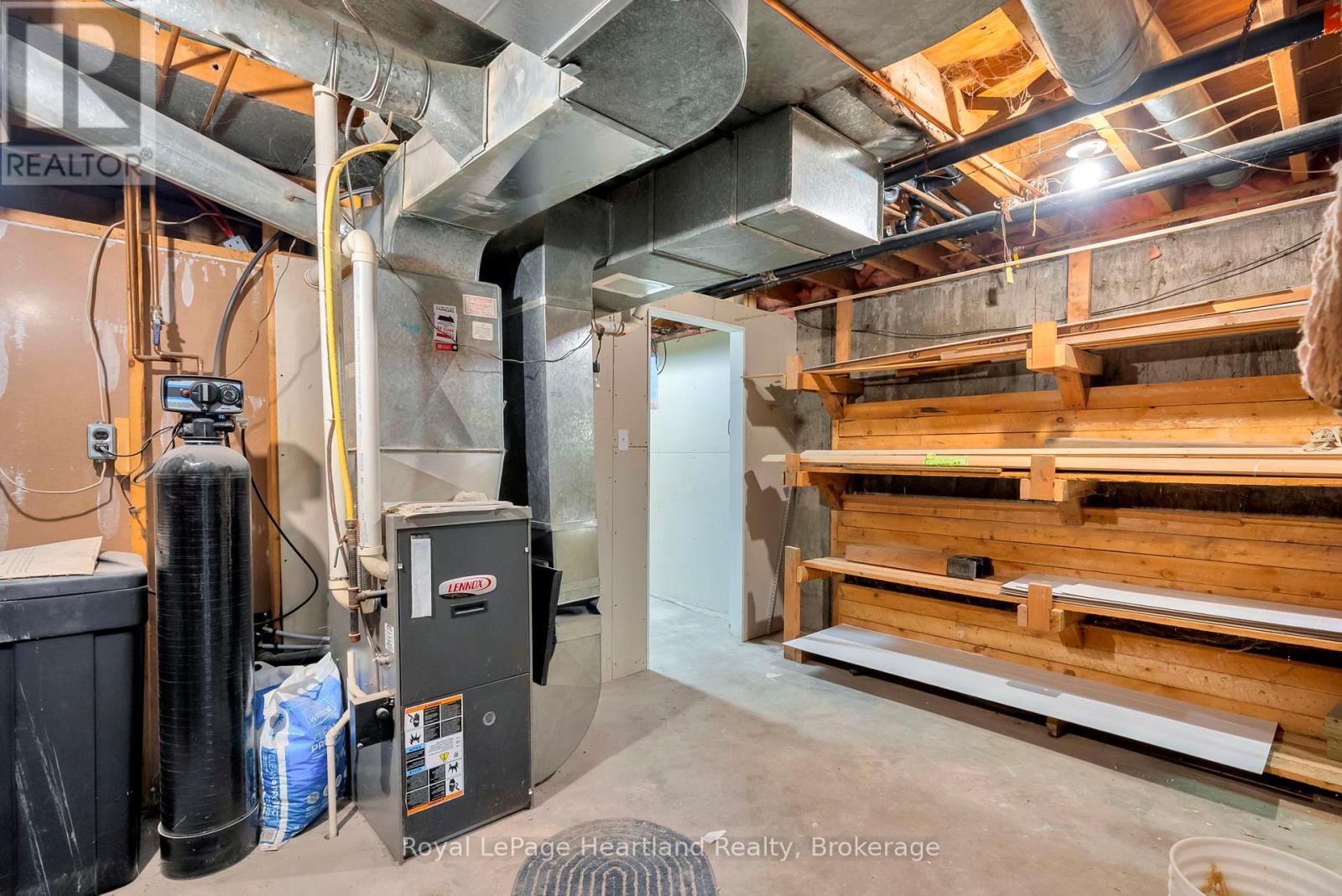 542 Angus Street, North Huron, Ontario  N0G 2W0 - Photo 33 - X12100864