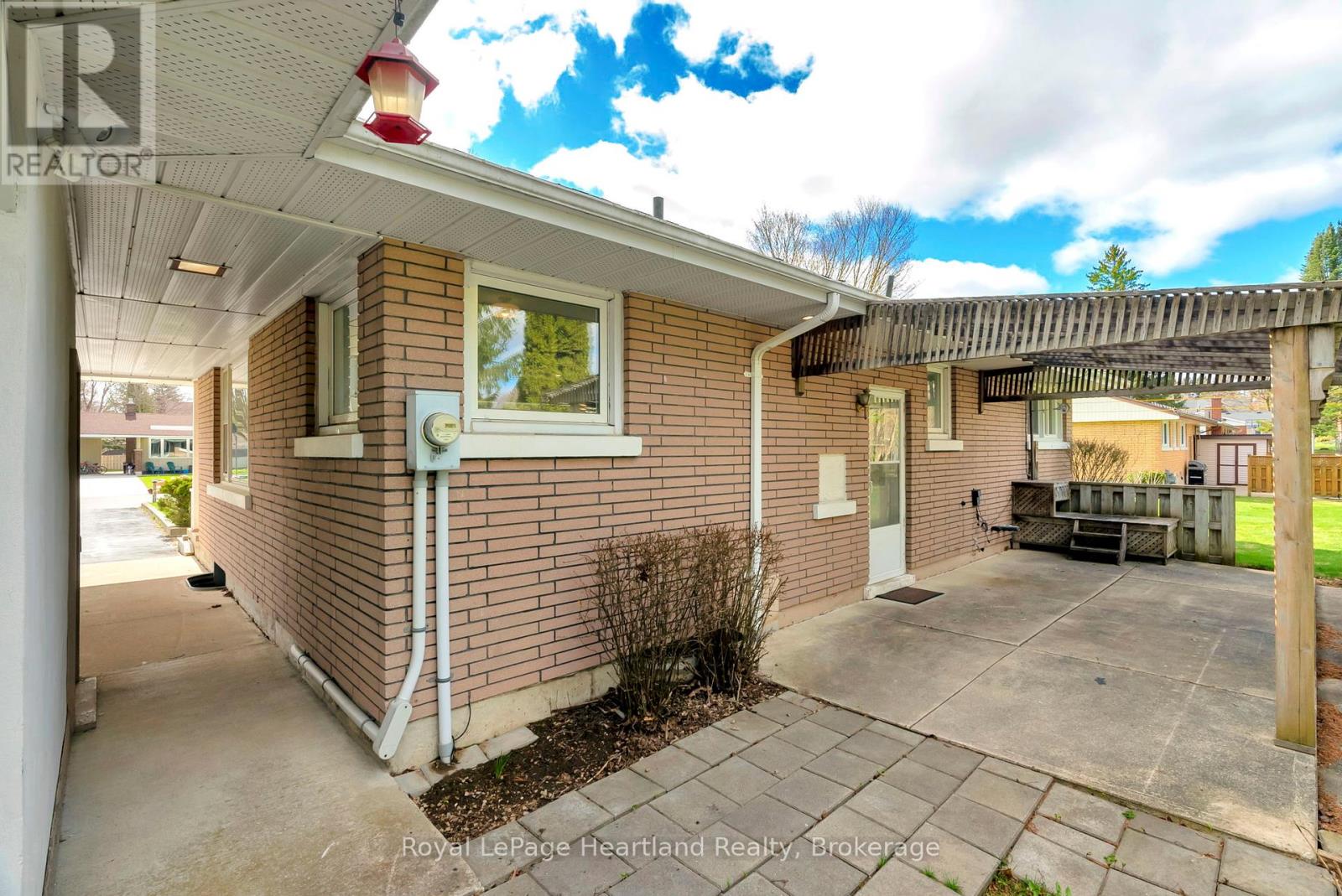 542 Angus Street, North Huron, Ontario  N0G 2W0 - Photo 36 - X12100864