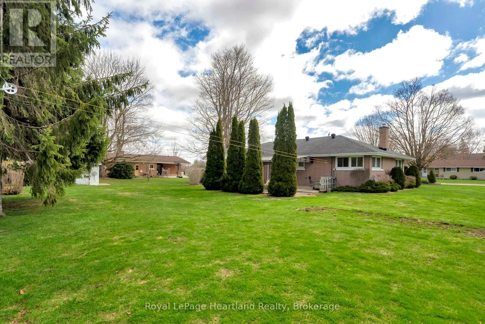 542 Angus Street, North Huron, Ontario  N0G 2W0 - Photo 41 - X12100864