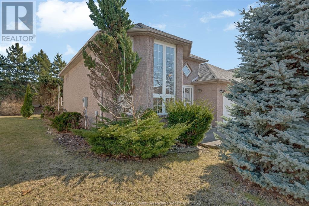 Property at 1564 IMPERIAL CRESCENT image 4