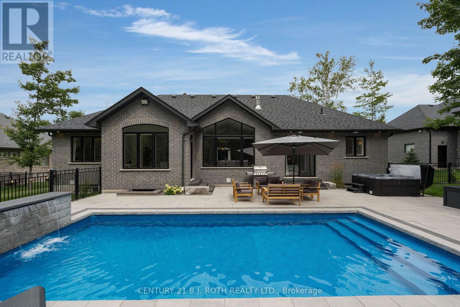 10 Walter James Parkway, Springwater, Ontario  L9X 2A6 - Photo 13 - S12100930