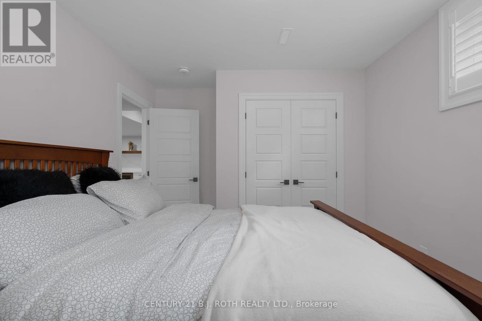 10 Walter James Parkway, Springwater, Ontario  L9X 2A6 - Photo 35 - S12100930