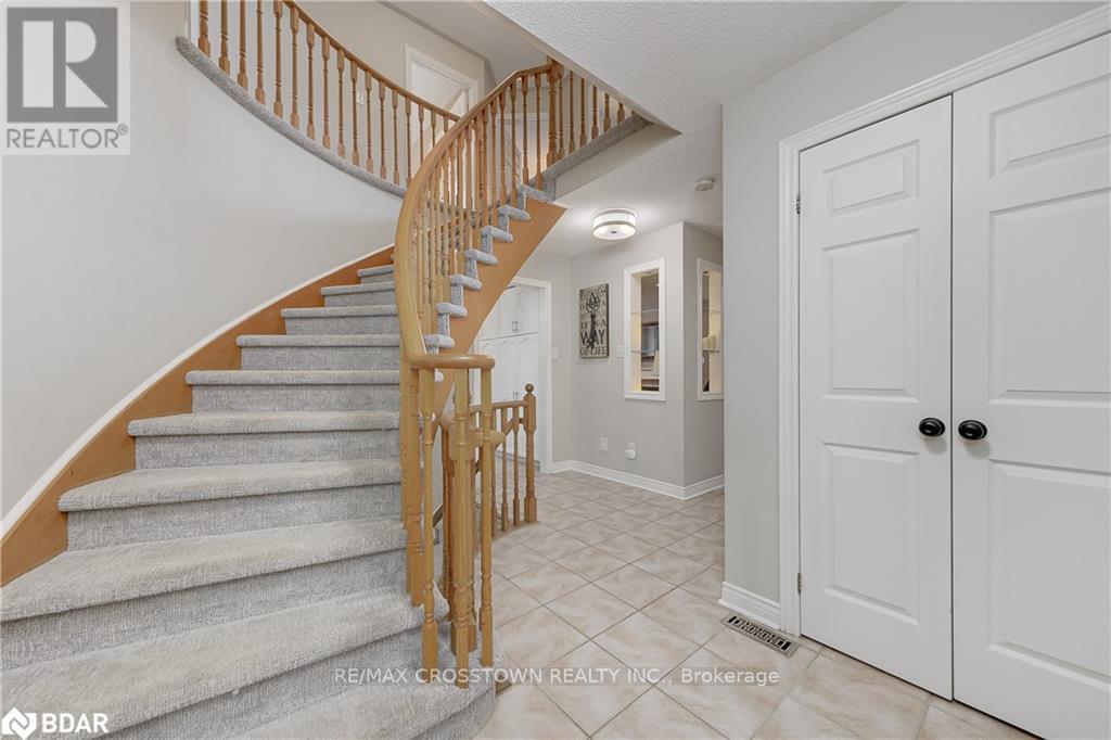 19 Allsop Crescent, Barrie, Ontario  L4N 8T6 - Photo 5 - S11990943