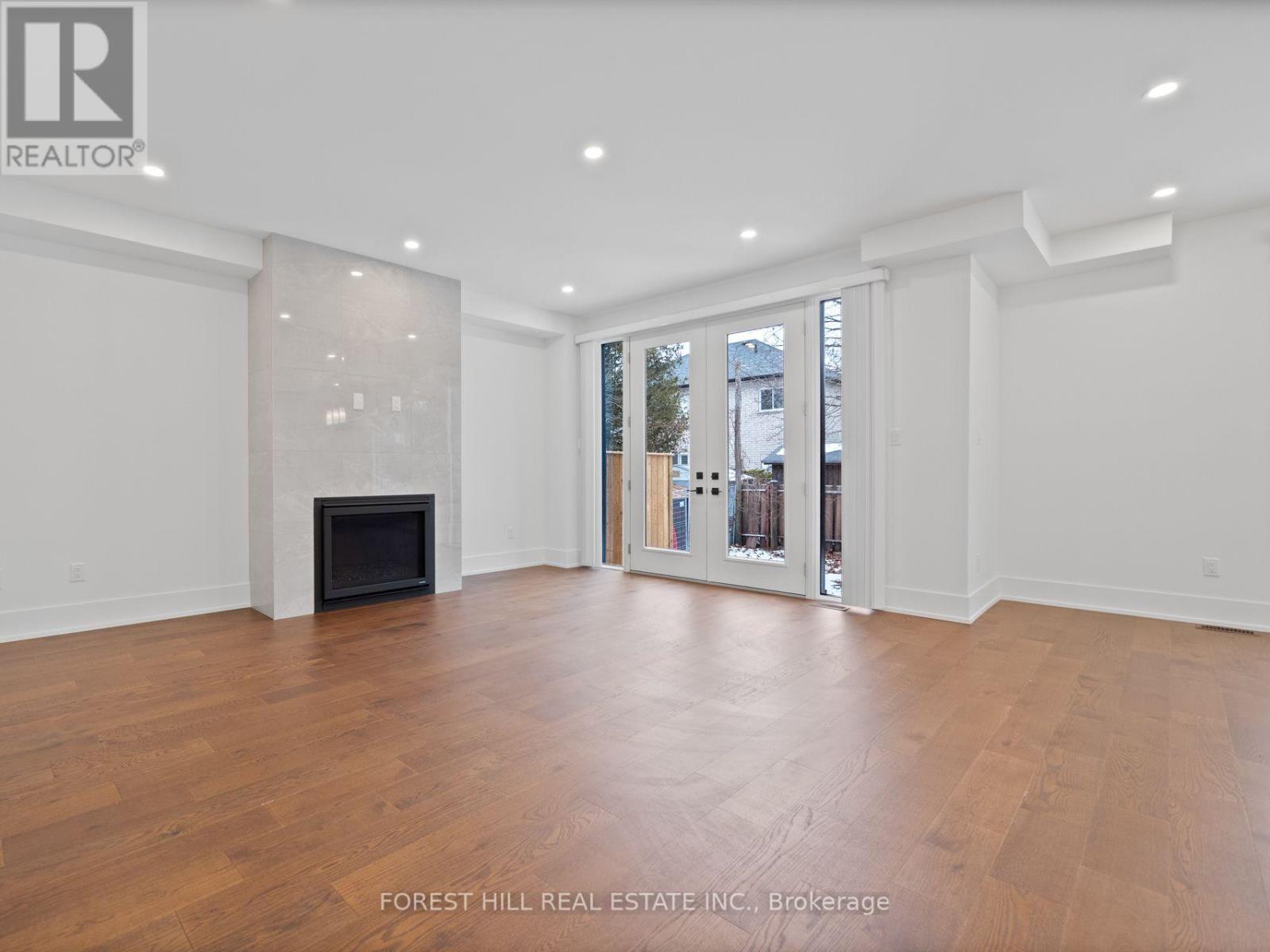 1077 FOURTH STREET Mississauga (Lakeview), ON L5E 1K4