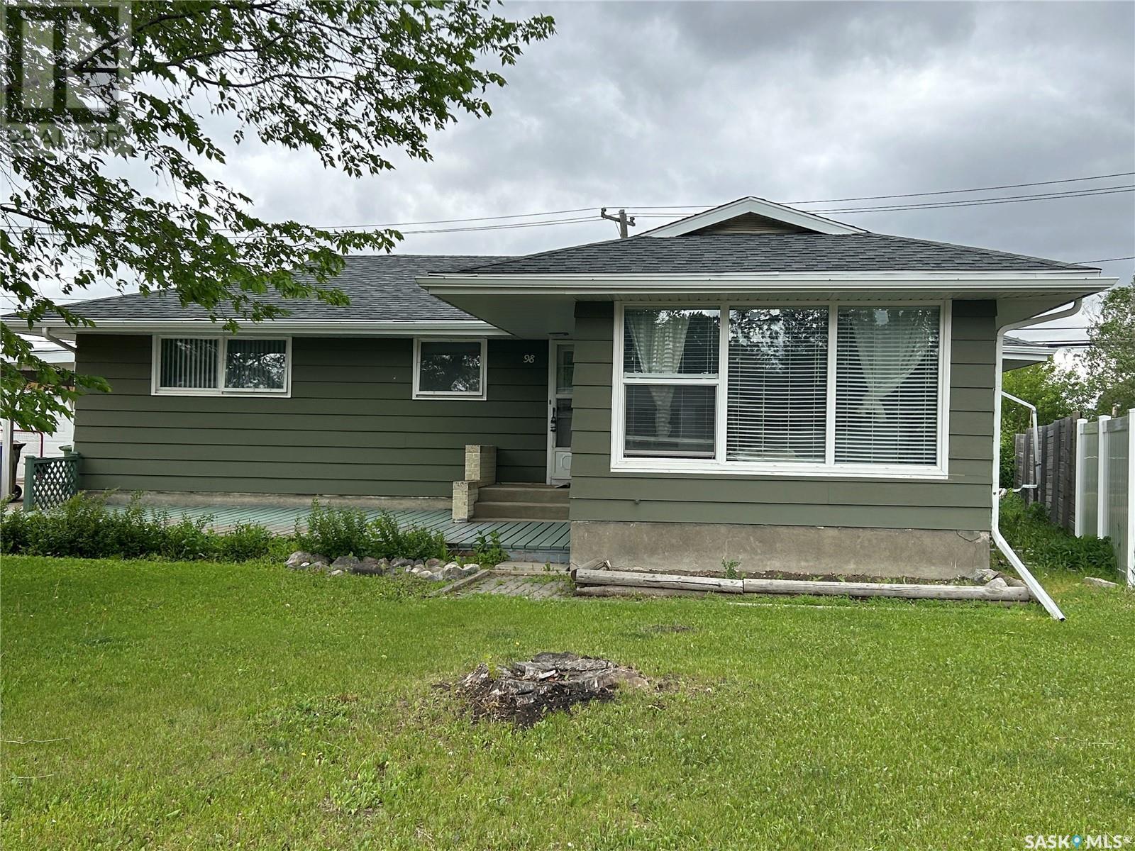 Property at 98 Millar CRESCENT image 1