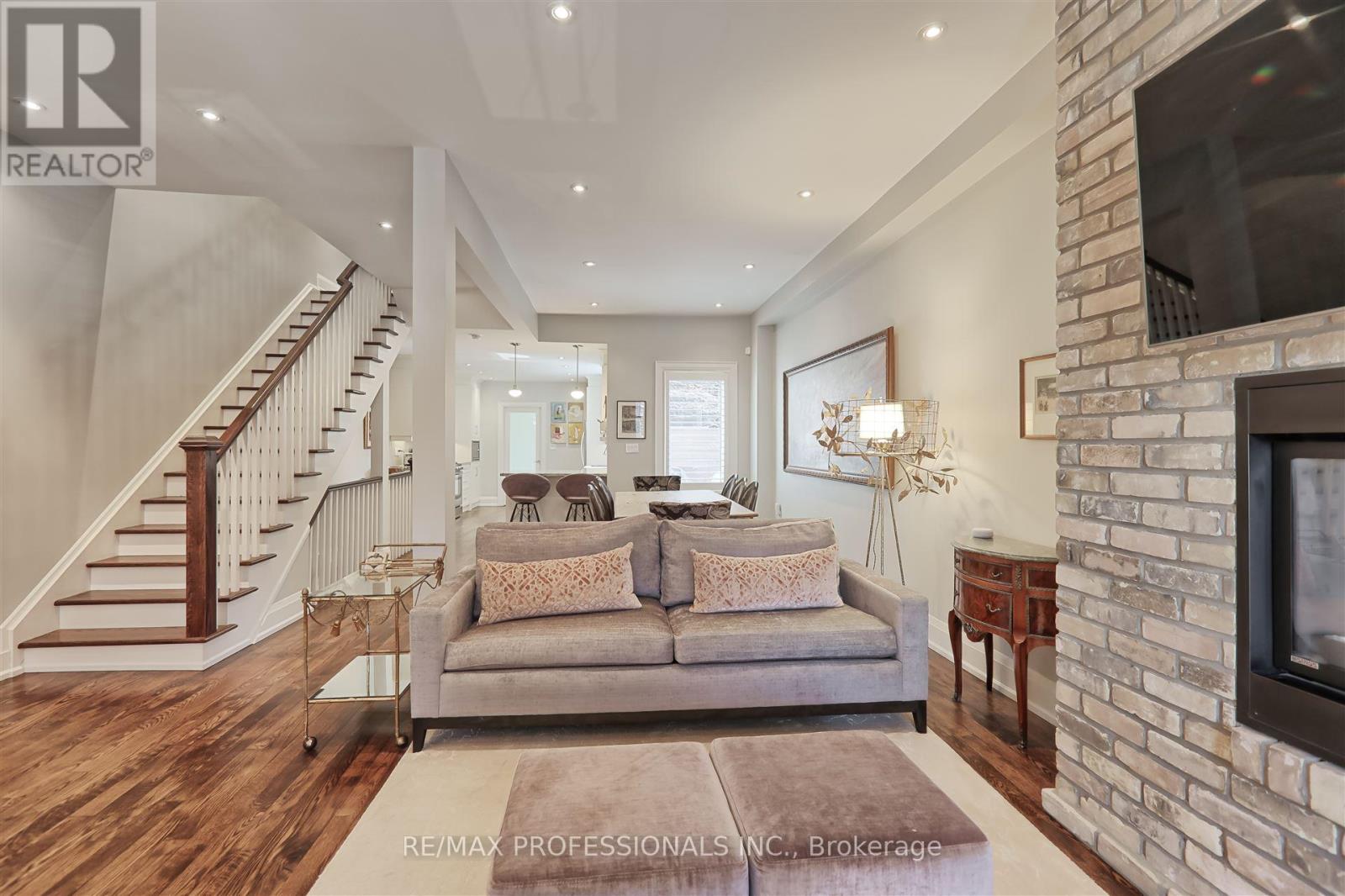 313 Pacific Avenue, Toronto (Junction Area), Ontario  M6P 2P8 - Photo 10 - W12100883