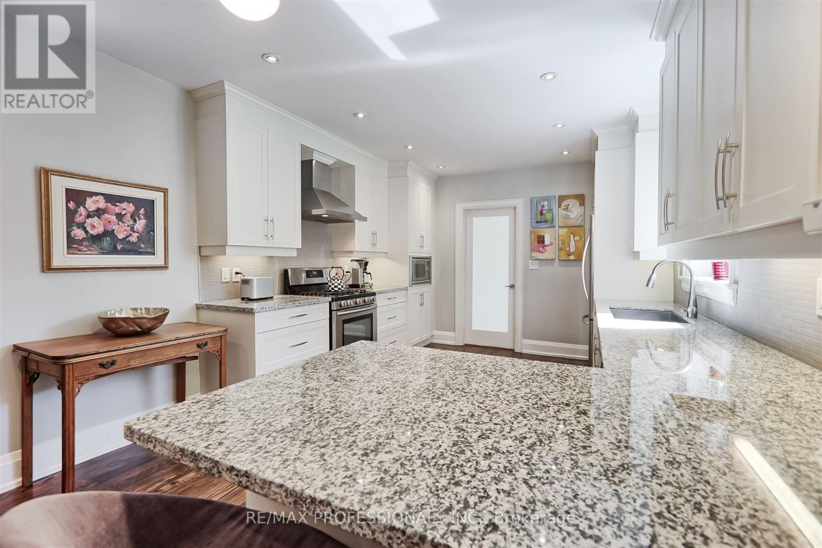 313 Pacific Avenue, Toronto (Junction Area), Ontario  M6P 2P8 - Photo 18 - W12100883