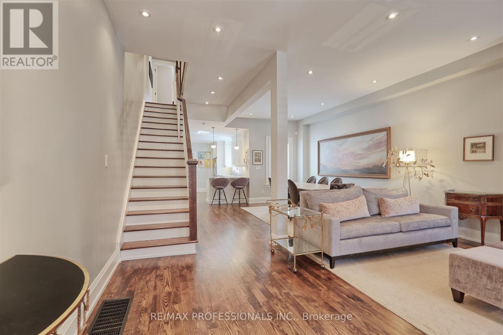 313 Pacific Avenue, Toronto (Junction Area), Ontario  M6P 2P8 - Photo 5 - W12100883