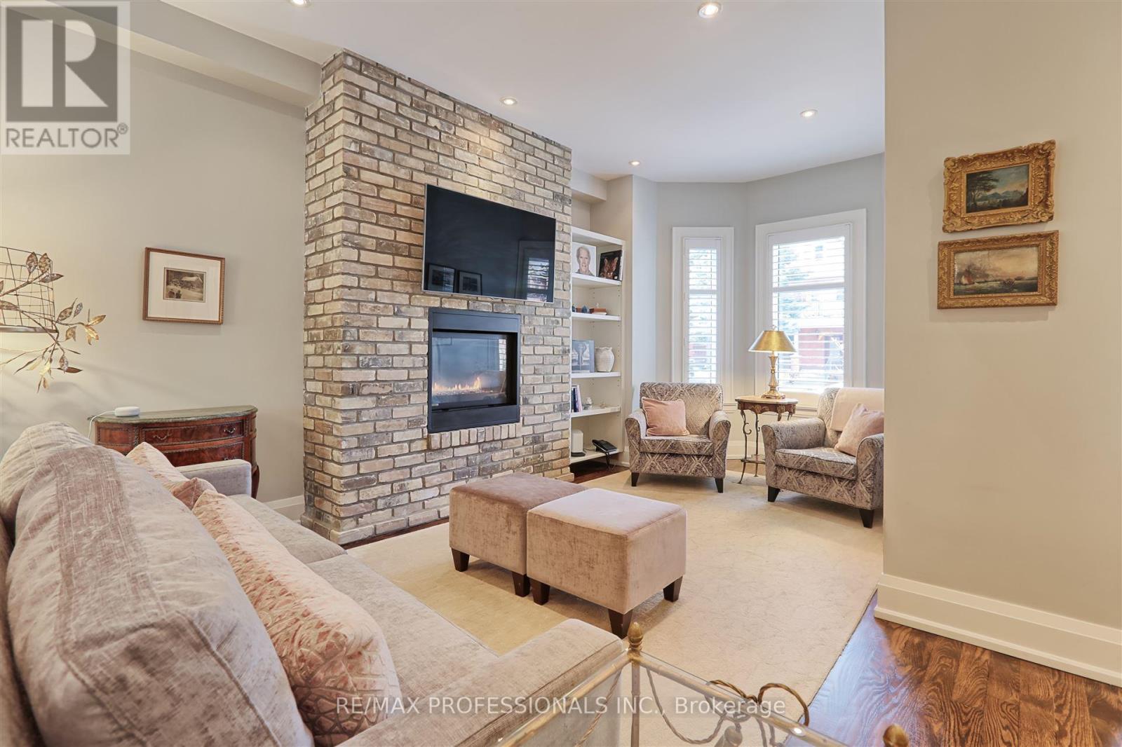 313 Pacific Avenue, Toronto (Junction Area), Ontario  M6P 2P8 - Photo 6 - W12100883
