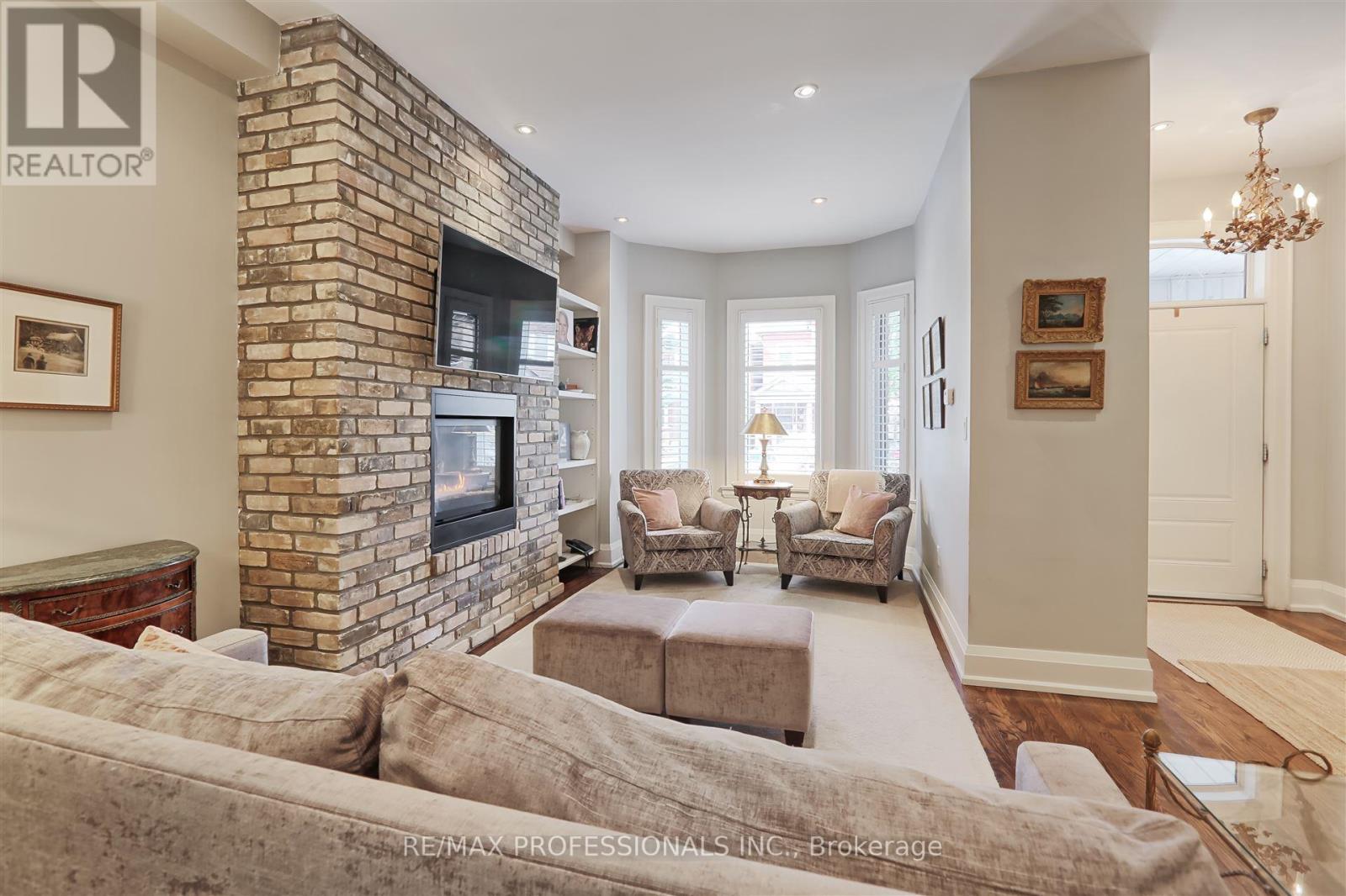 313 Pacific Avenue, Toronto (Junction Area), Ontario  M6P 2P8 - Photo 7 - W12100883