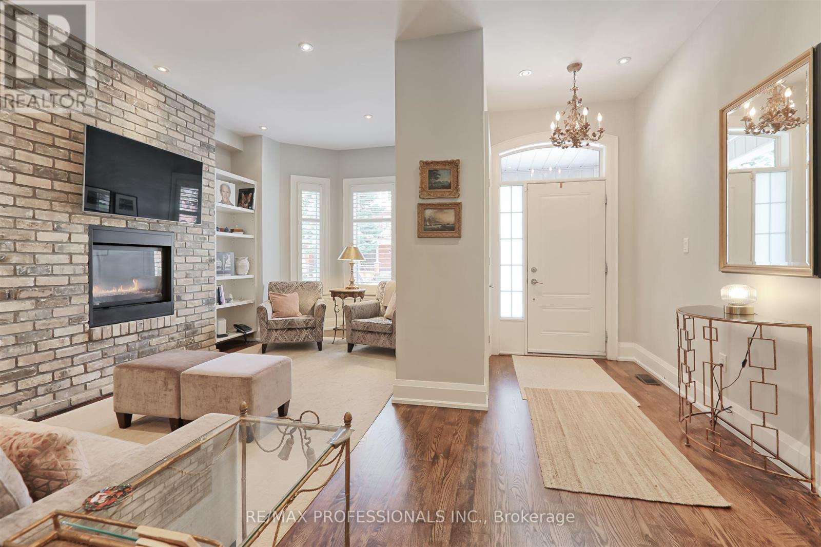 313 Pacific Avenue, Toronto (Junction Area), Ontario  M6P 2P8 - Photo 8 - W12100883