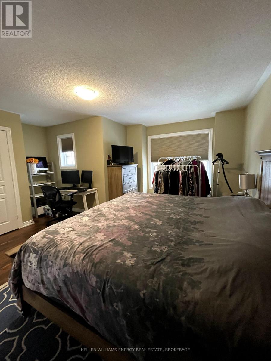 2 Ruben Street, Whitby, Ontario  L1P 0A7 - Photo 10 - E12101023
