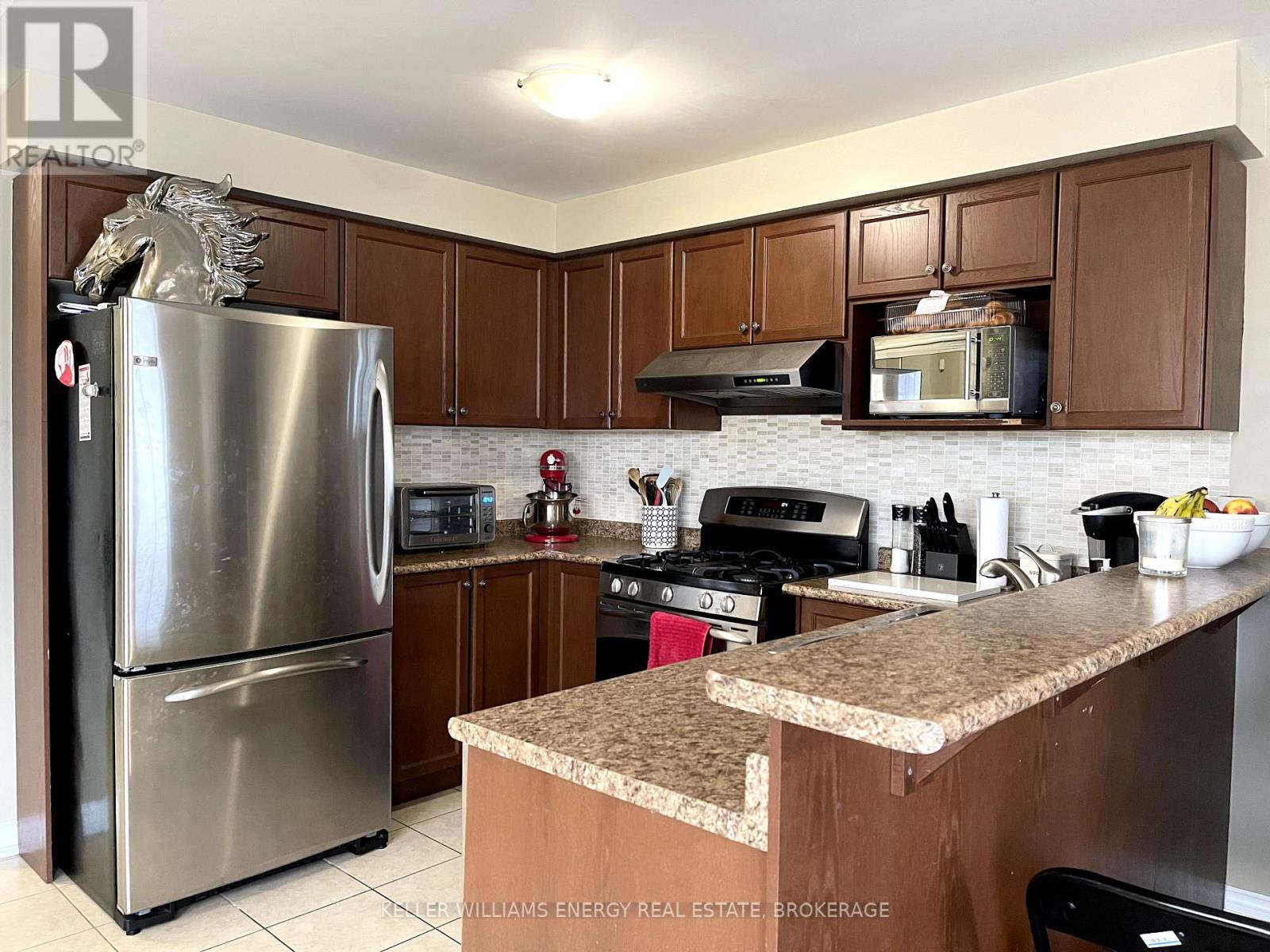 2 Ruben Street, Whitby, Ontario  L1P 0A7 - Photo 4 - E12101023