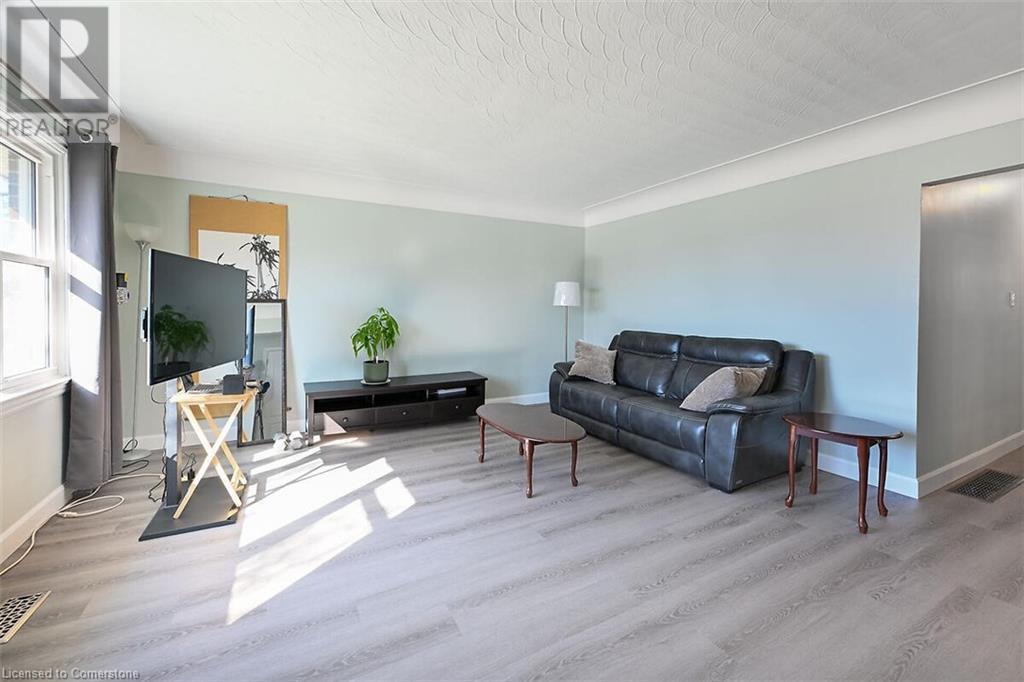 Property at 333 EAST 42ND Street image 4