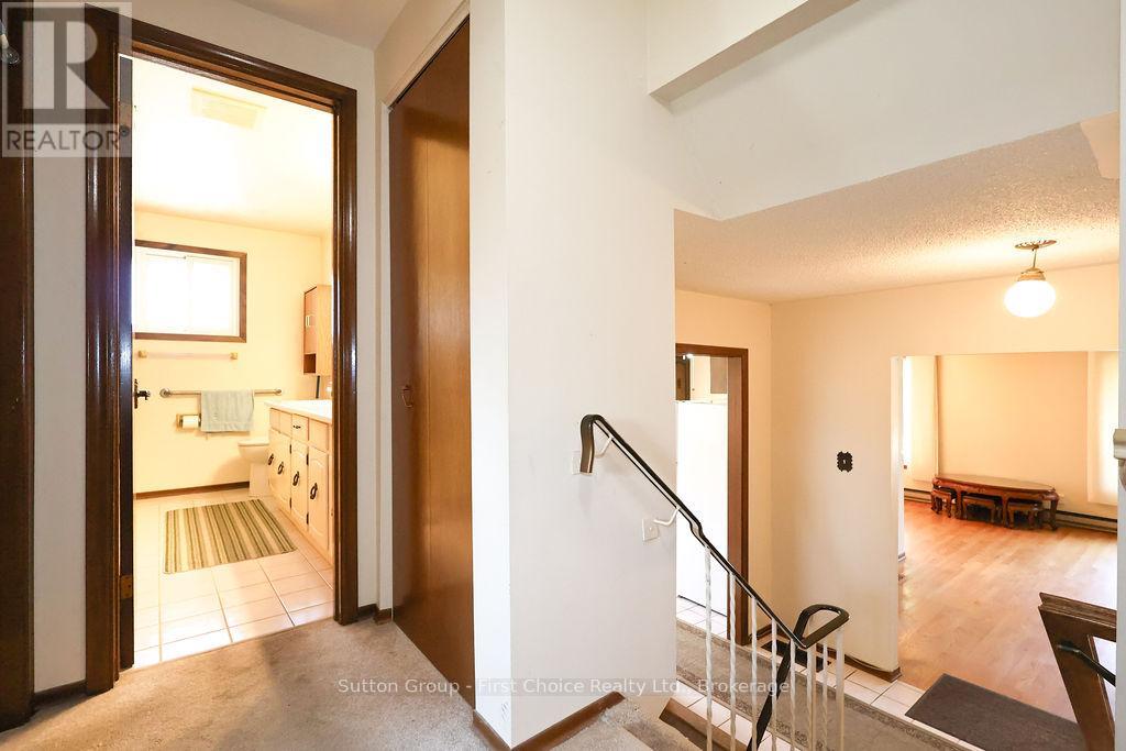 96 Graff Avenue, Stratford, Ontario  N5A 5L7 - Photo 13 - X12100951