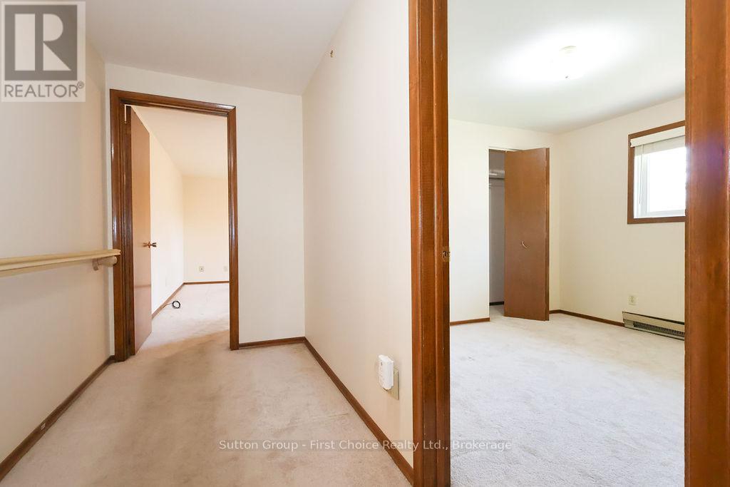 96 Graff Avenue, Stratford, Ontario  N5A 5L7 - Photo 14 - X12100951
