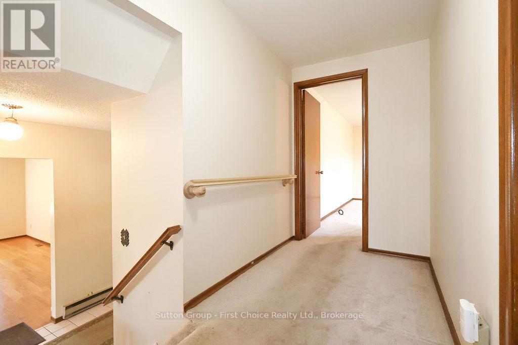 96 Graff Avenue, Stratford, Ontario  N5A 5L7 - Photo 23 - X12100951