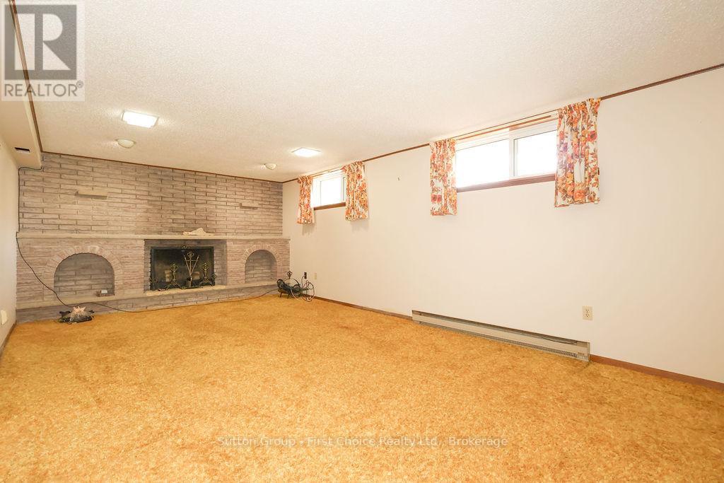 96 Graff Avenue, Stratford, Ontario  N5A 5L7 - Photo 25 - X12100951