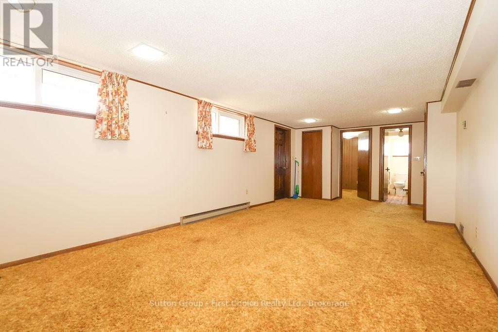 96 Graff Avenue, Stratford, Ontario  N5A 5L7 - Photo 26 - X12100951