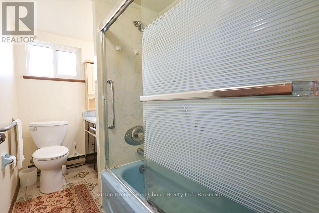 96 Graff Avenue, Stratford, Ontario  N5A 5L7 - Photo 29 - X12100951