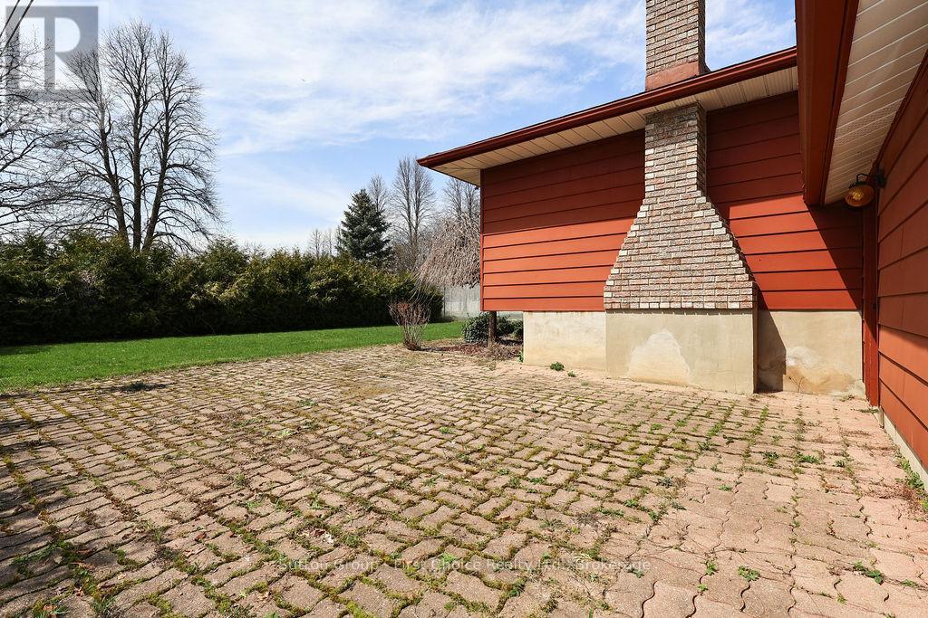 96 Graff Avenue, Stratford, Ontario  N5A 5L7 - Photo 37 - X12100951