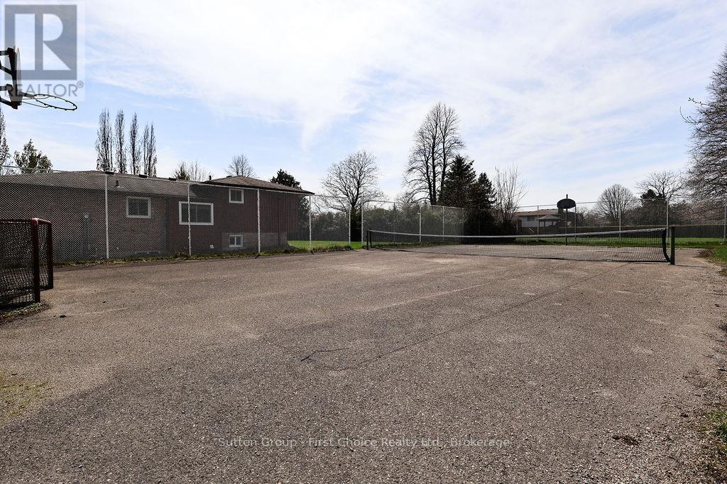 96 Graff Avenue, Stratford, Ontario  N5A 5L7 - Photo 42 - X12100951