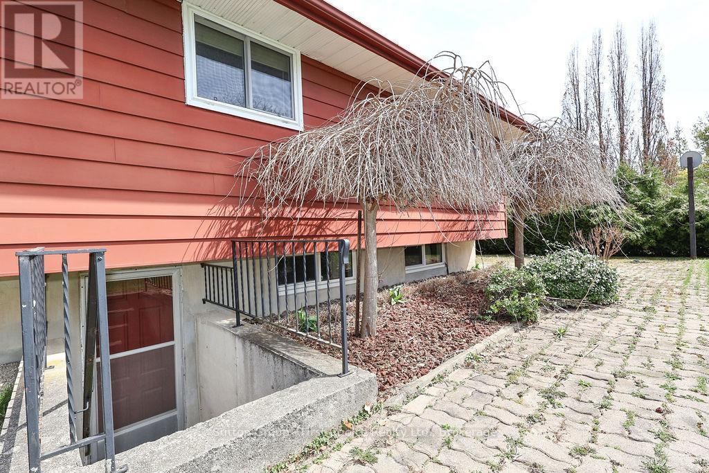 96 Graff Avenue, Stratford, Ontario  N5A 5L7 - Photo 44 - X12100951