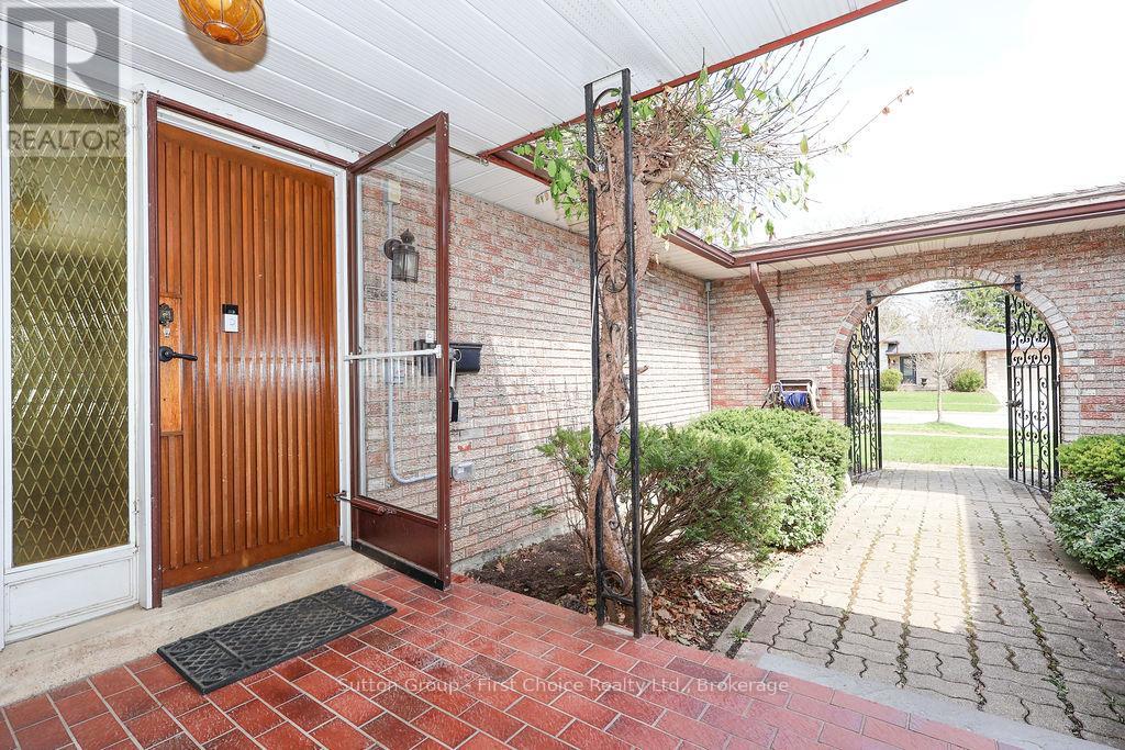 96 Graff Avenue, Stratford, Ontario  N5A 5L7 - Photo 45 - X12100951
