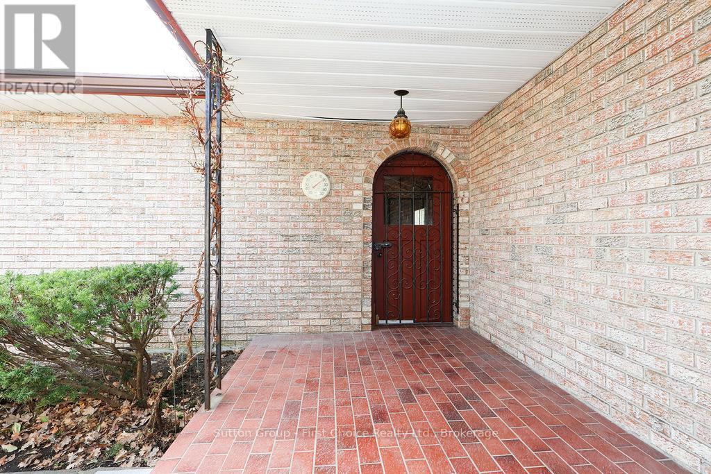 96 Graff Avenue, Stratford, Ontario  N5A 5L7 - Photo 46 - X12100951