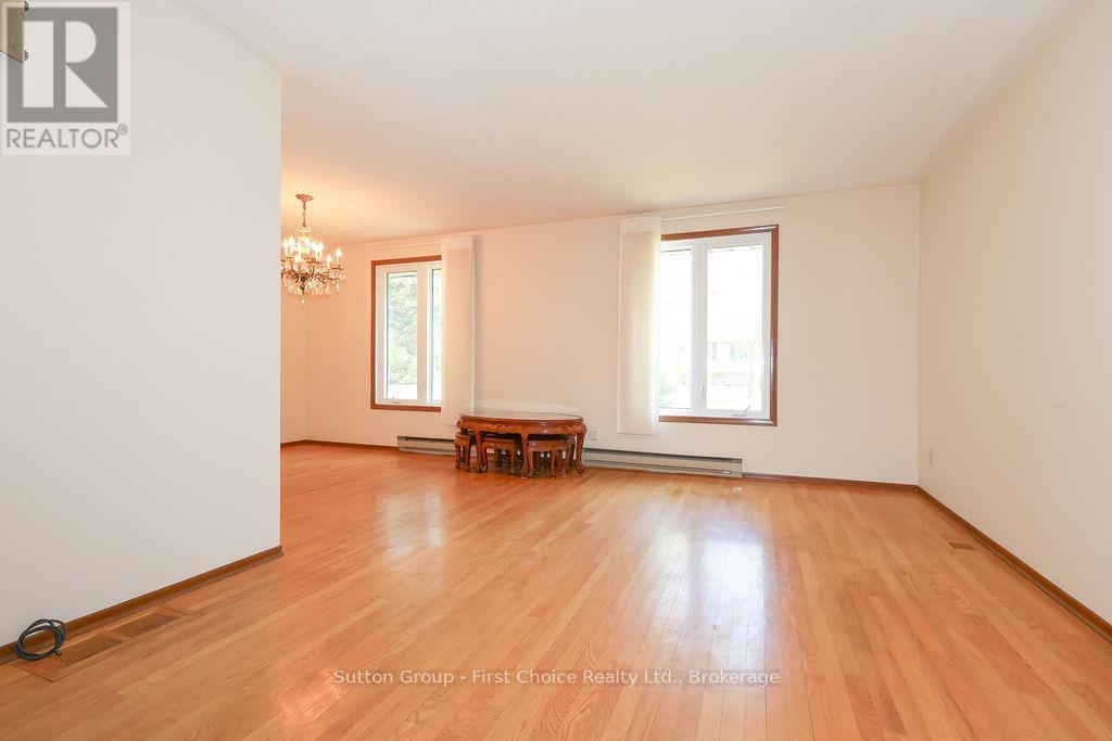 96 Graff Avenue, Stratford, Ontario  N5A 5L7 - Photo 6 - X12100951