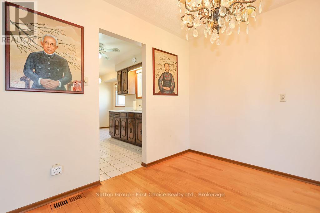 96 Graff Avenue, Stratford, Ontario  N5A 5L7 - Photo 8 - X12100951