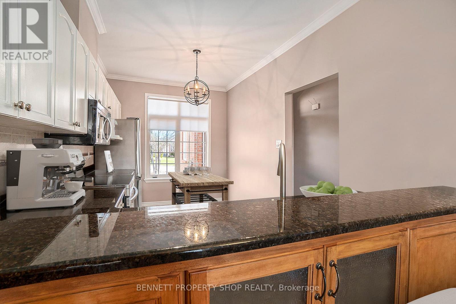 55 Eileen Crescent, Ottawa, Ontario  K2S 1X2 - Photo 10 - X12101039