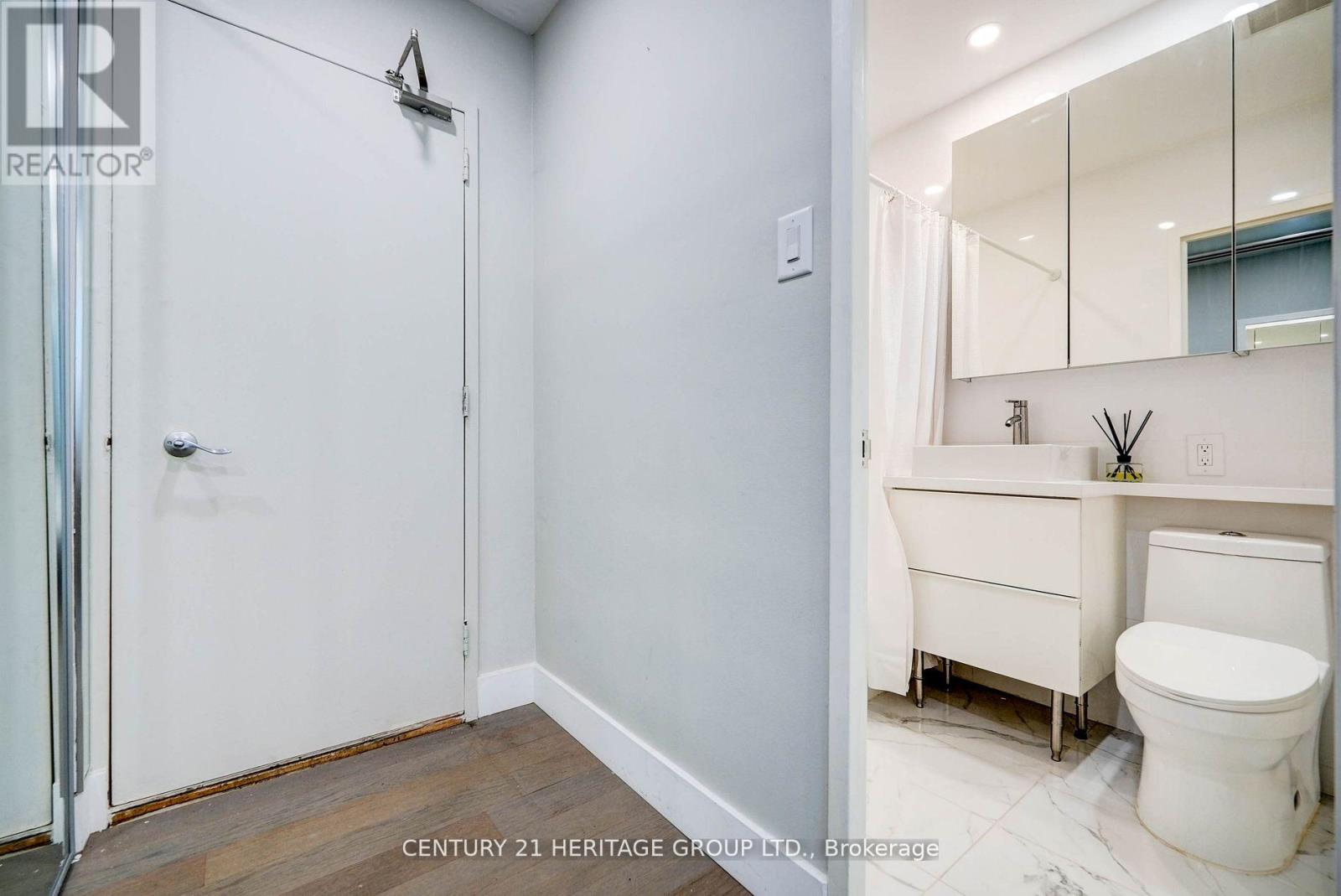 Property at 107 - 78 WARREN ROAD image 4