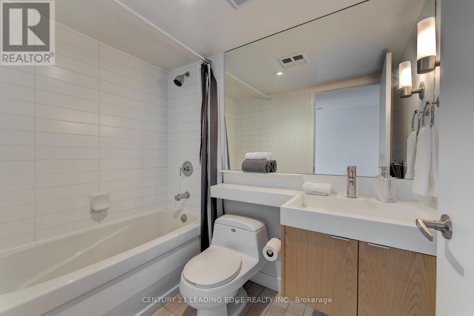 3111 - 25 Telegram Mews, Toronto, Ontario  M5V 3Z1 - Photo 9 - C12096865