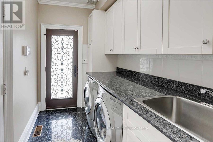 2 Mumberson Court, Markham, Ontario  L6C 1Y4 - Photo 15 - N12101037