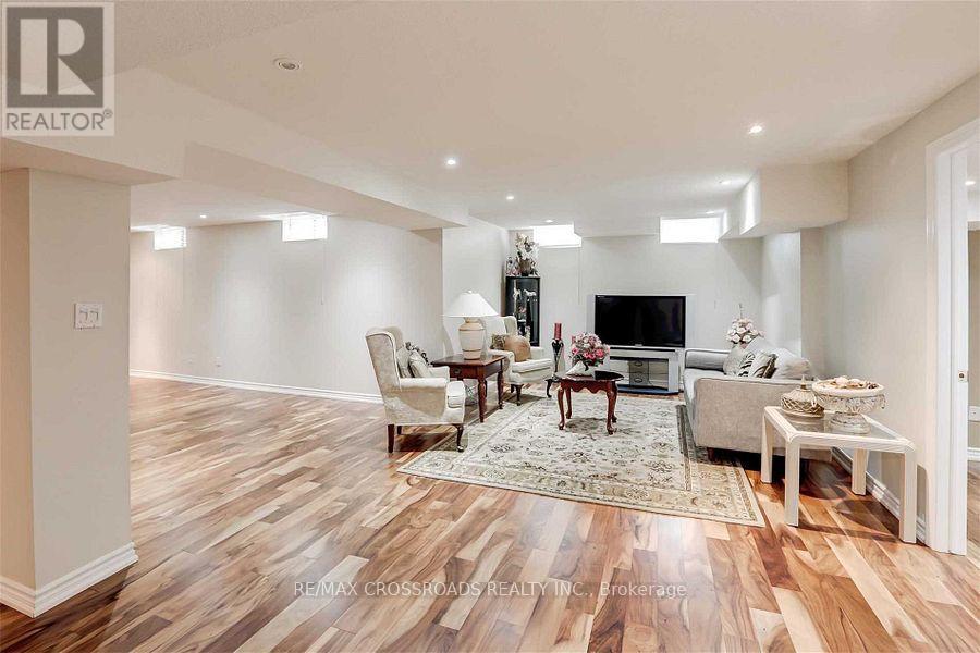 2 Mumberson Court, Markham, Ontario  L6C 1Y4 - Photo 16 - N12101037