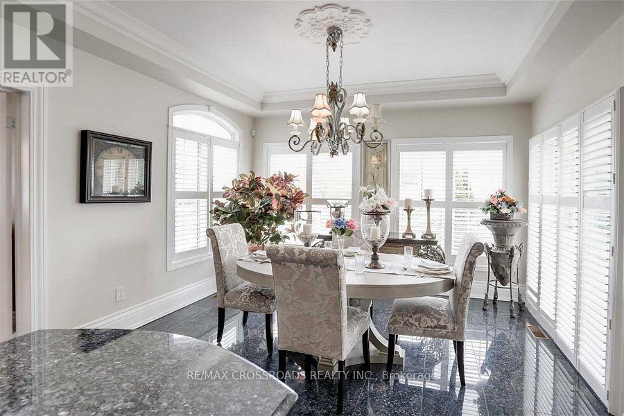 2 Mumberson Court, Markham, Ontario  L6C 1Y4 - Photo 7 - N12101037