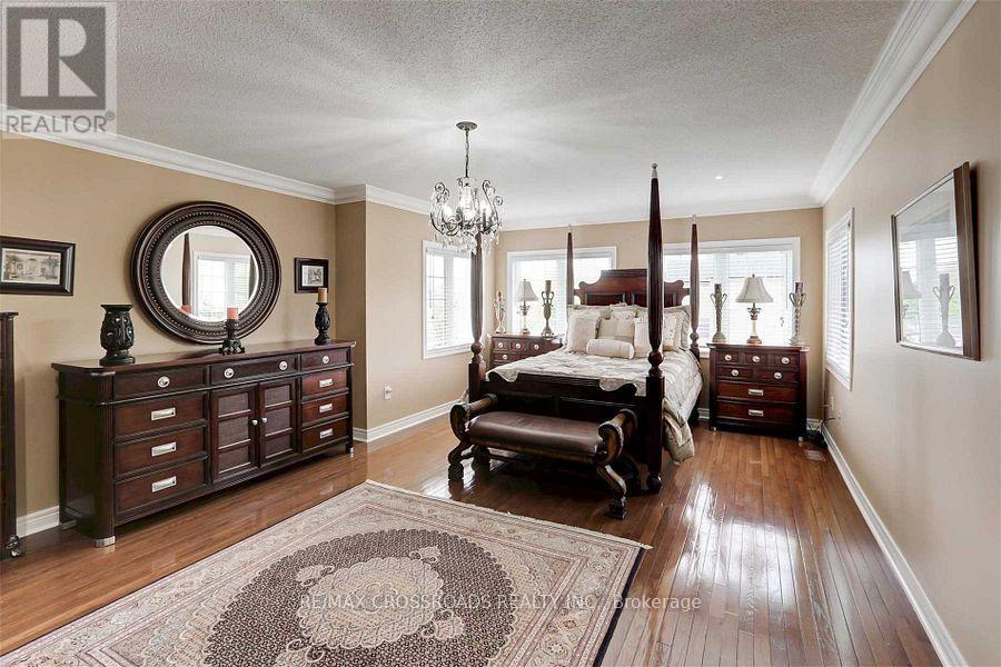 2 Mumberson Court, Markham, Ontario  L6C 1Y4 - Photo 9 - N12101037