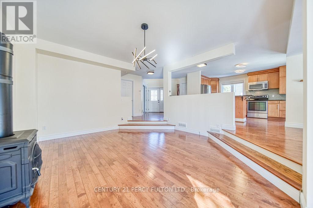 15 James Avenue, Wasaga Beach, Ontario  L9Z 2X3 - Photo 6 - S12101082
