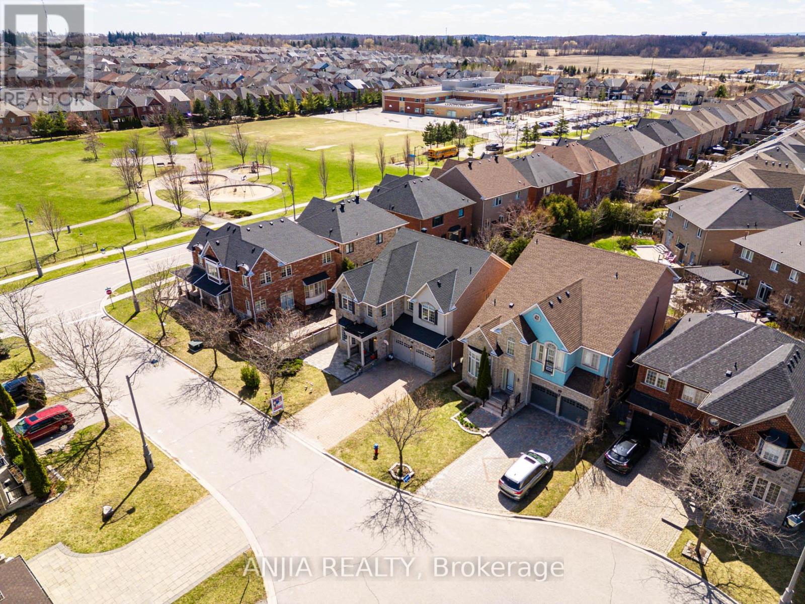 6 Dietzman Court, Richmond Hill, Ontario  L4E 4X6 - Photo 45 - N12091348